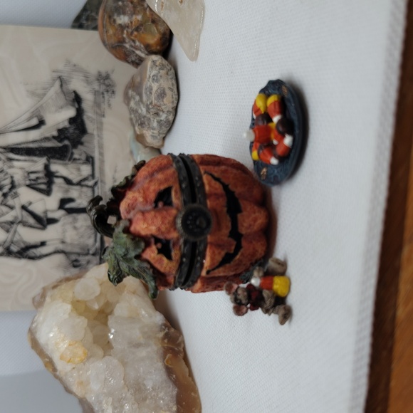 Boyds Bears And Friends Halloween Pumpkin Figurine with Mouse and Candy - Picture 1 of 10